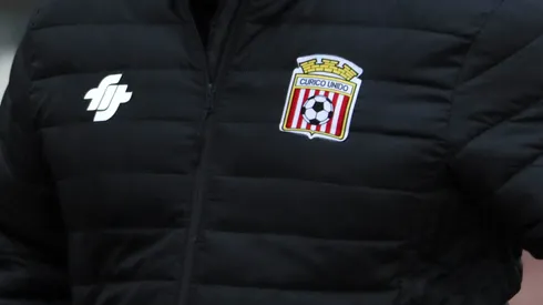 Curicó Unido estaría muy cerca de anunciar a su nuevo DT. (Foto: Photosport)