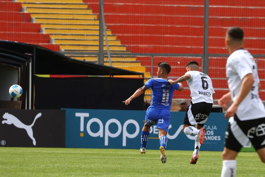 Sebastián Vegas dejó a los albos con un hombre menos desde el minuto 30 | FOTO: Jonnathan Oyarzun/Photosport
