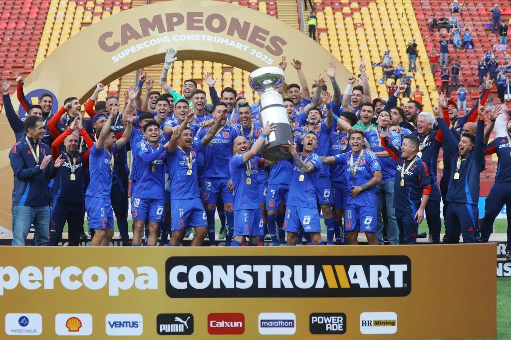 La paya dieciochera de Cristián Cavieres aludió al triunfo de Universidad de Chile en la Supercopa. (Photosport)