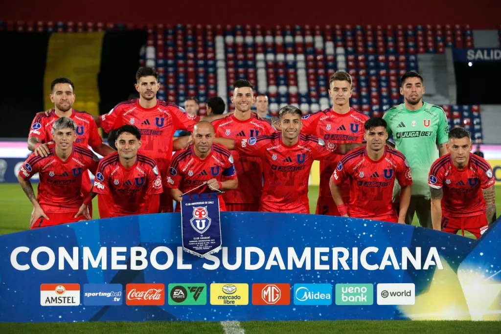 La U jugará con su camiseta roja | Foto: Photosport