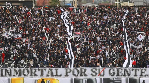 Los hinchas de Colo Colo le piden a Alianza Lima derrotar a la U
