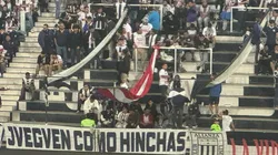Los fanáticos de Alianza Lima desplegaron una concuna con los colores blanco y rojo.