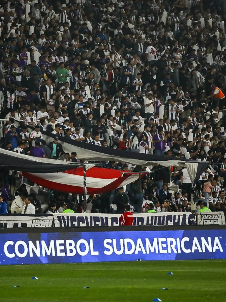 Hinchas de Alianza Lima despliegan “concuna” en Lima.