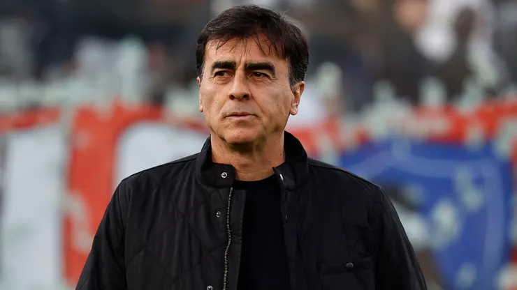 Gustavo Quinteros asume nuevo desafío en el fútbol aregntino. (Foto: Photosport)
