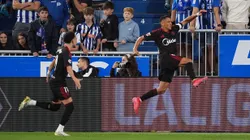 Alexis Sánchez convierte su primer gol en Sevilla. (Foto: Juan Manuel Serrano Arce/Getty Images)