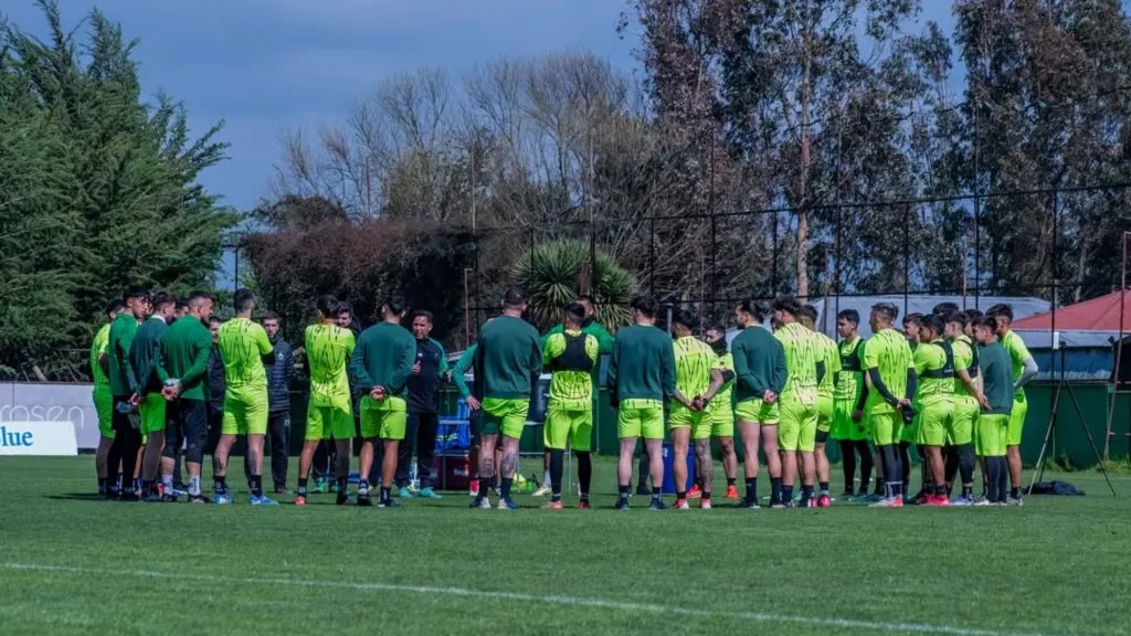 Deportes Temuco entrena pensando en el compromiso ante Rangers. (Foto: deportes_temuco_oficial, Instagram)