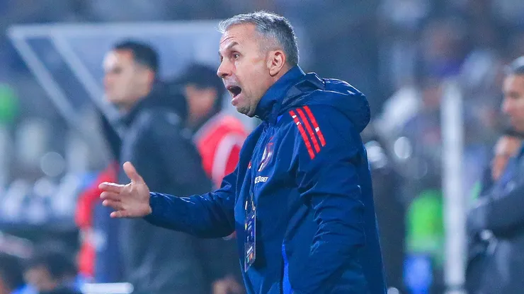 Gustavo Álvarez recibió críticas por utilizar equipo alternativo en Universidad de Chile ante Deportes La Serena. (Créditos: Photosport)