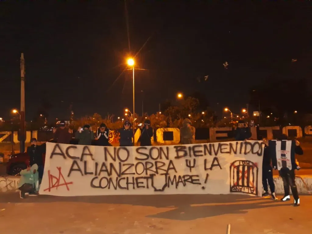 Los hinchas de la U se hicieron sentir en el hotel de Alianza Lima en Coquimbo