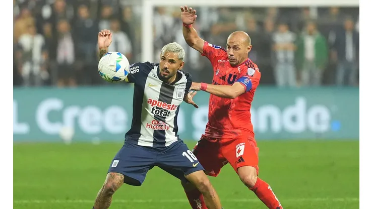 Ya se vive la previa del decisivo choque entre Universidad de Chile y Alianza Lima.