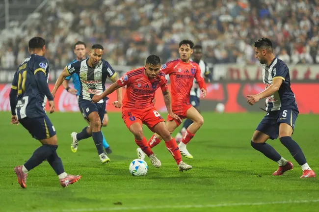 Carlos Izquierdoz se mostró diplomático al ser consultado sobre su preferencia de rival | FOTO: Getty Images