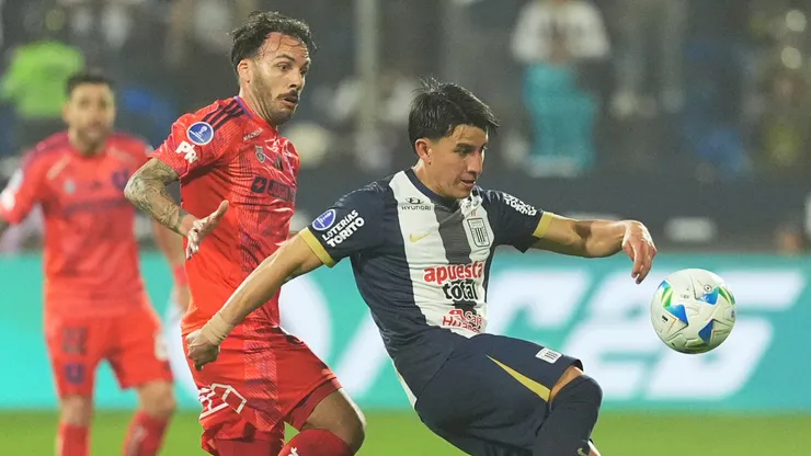 Crack de Alianza Lima fue insultado en plena entrevista en Chile.