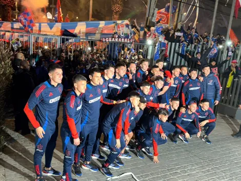 Hinchas azules llegan en masa a darle su último apoyo a la U