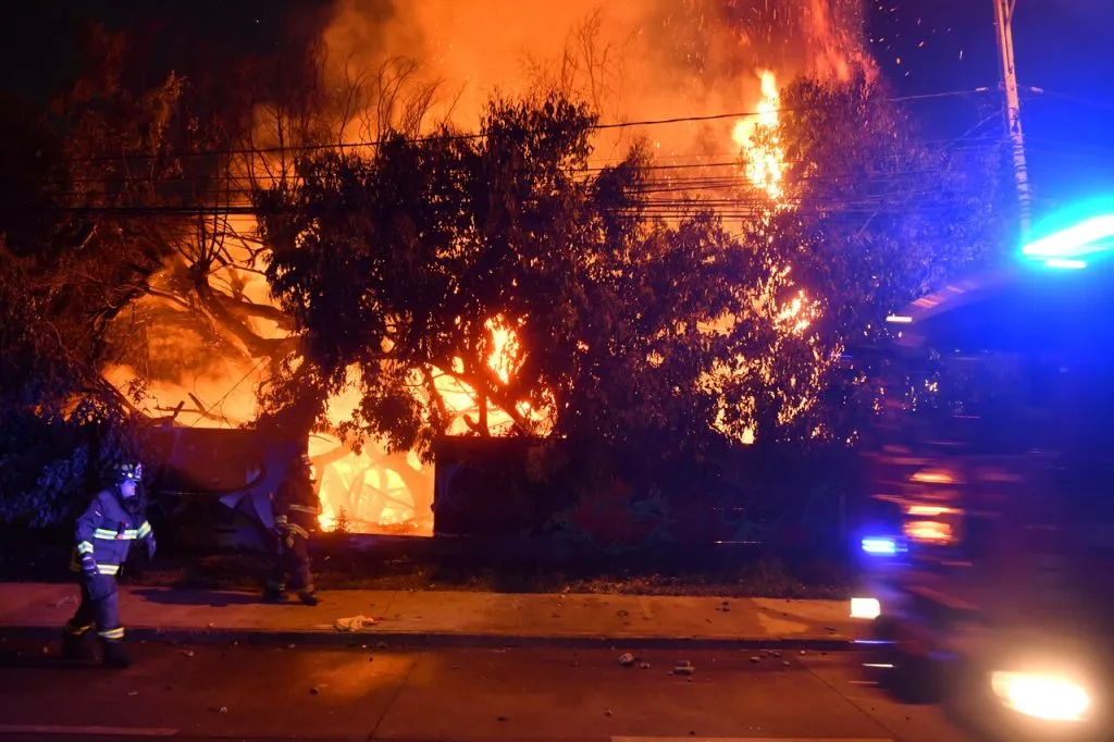 Hotelazo azul terminó con incidentes. | Foto: Photosport