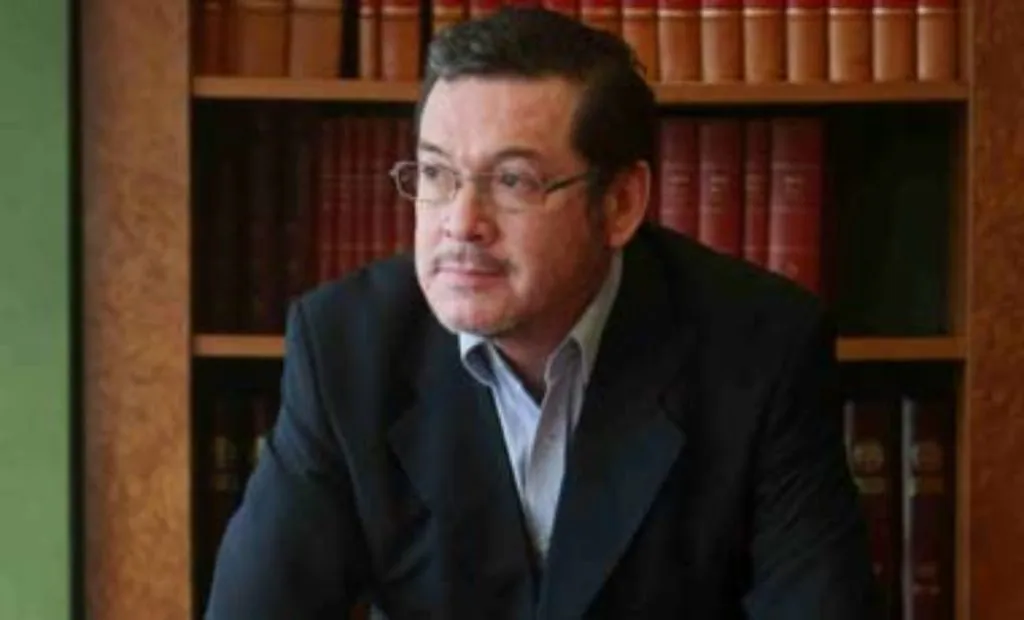 Ángel Maulén es uno de los cuatro directorres del bloque Vial/Ruiz-Tagle en Blanco y Negro.