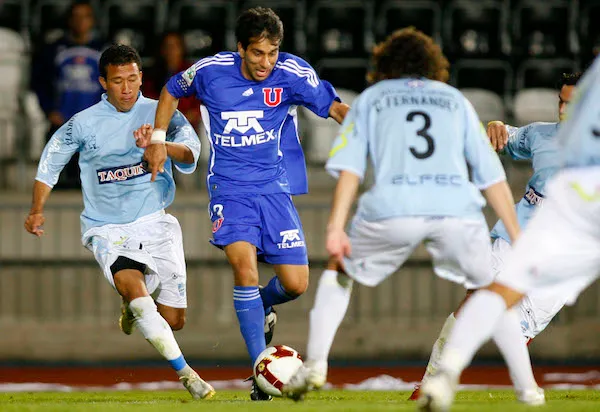 La U jugando en Coquimbo ante Aurora en el 2009 | Foto: Photosport