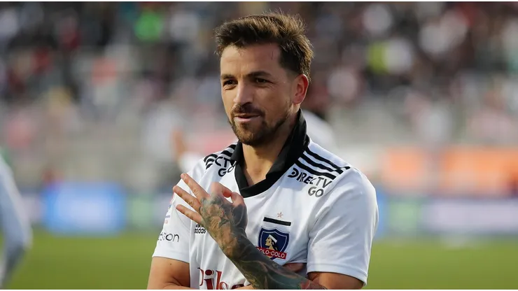 Gabriel Costa con la camiseta de Colo Colo.