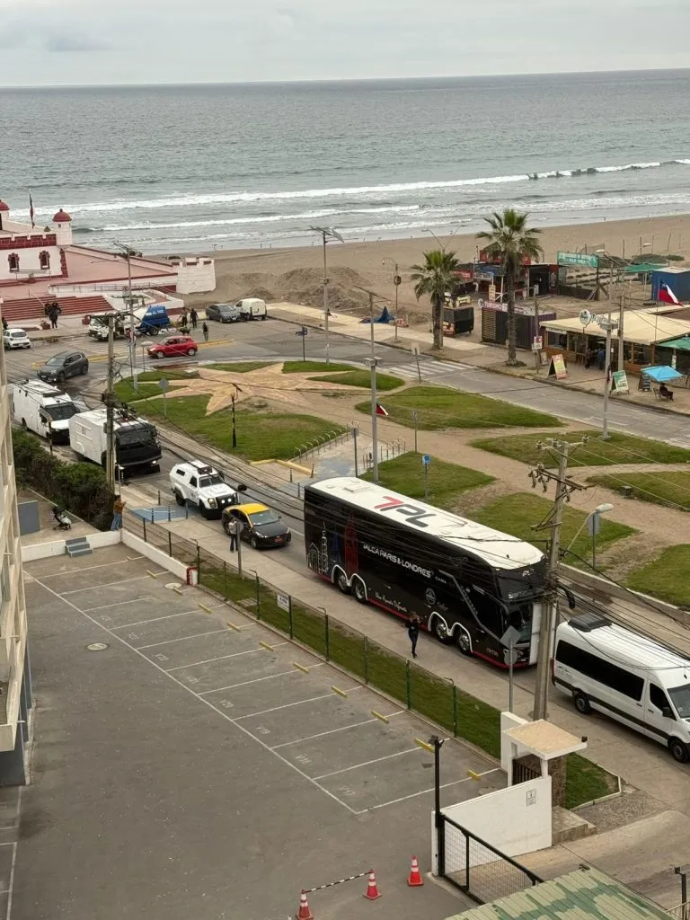 El bus de Universidad de Chile que irá con destino al Francisco Sánchez Rumoroso. (Foto: BOLAVIP)