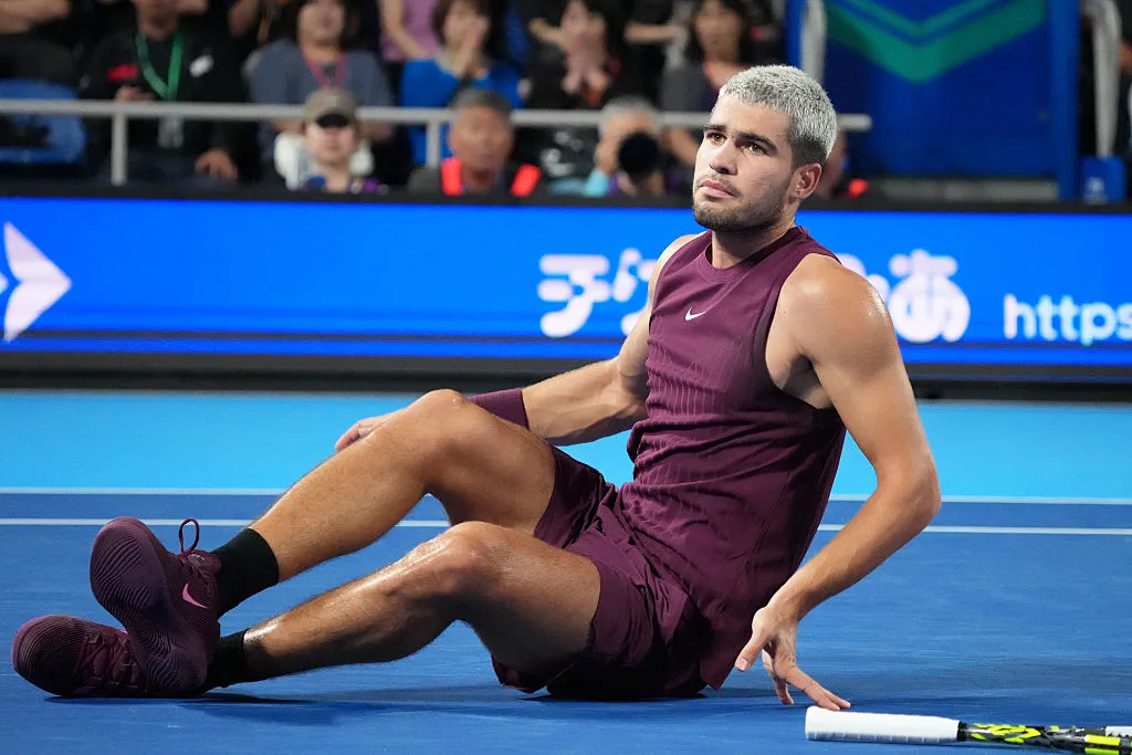 Carlos Alcaraz pasó un tremendo susto en el ATP 500 de Tokio (Getty Images).