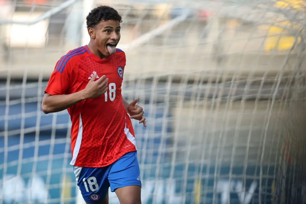 Juan Francisco Rossel, el “Yamal chileno”, será quien comande el ataque de La Roja ante Nueva Zelanda esta noche (Foto: Javier Torres/Photosport)
