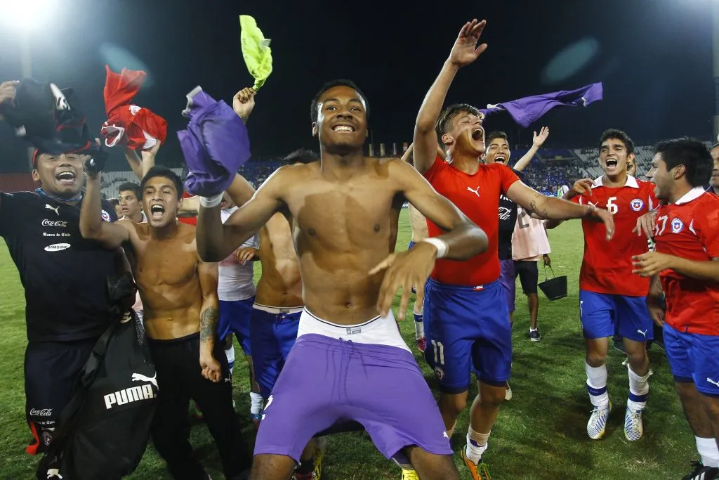 Lawrence Vigouroux fue el tercer arquero en el Sudamericano Sub-20 de Argentina tras Darío Melo y Brayan Cortés, incluso quedó fuera del Mundial. En la actualidad es el 1 de la Roja adulta.