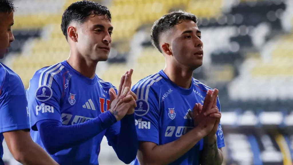 Javier Altamirano celebrando con un guiño al animé Naruto. (Foto: Photosport)