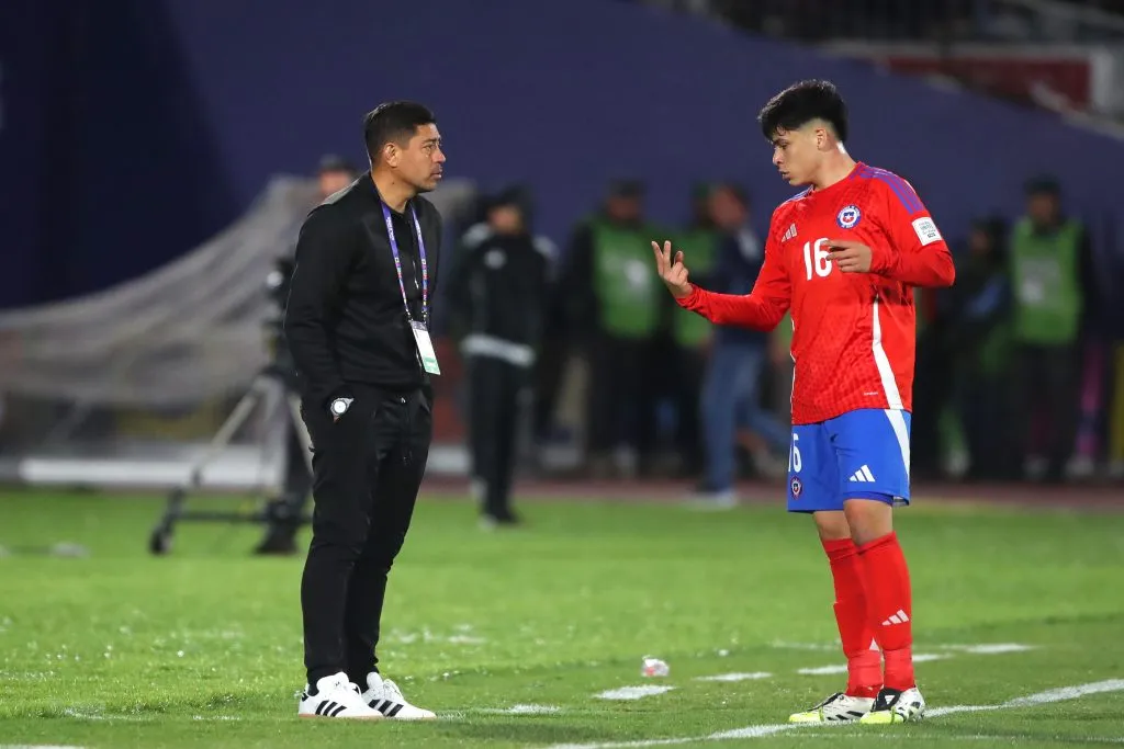 Nicolás Córdova dando instrucciones al jugador Mario Sandoval | FOTO: Jonnathan Oyarzun/Photosport