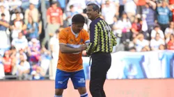 Patricio Toledo minutos antes de caer desvanecido en la cancha del Claro Arena. (Foto: Dragomir Yankovic/Photosport)