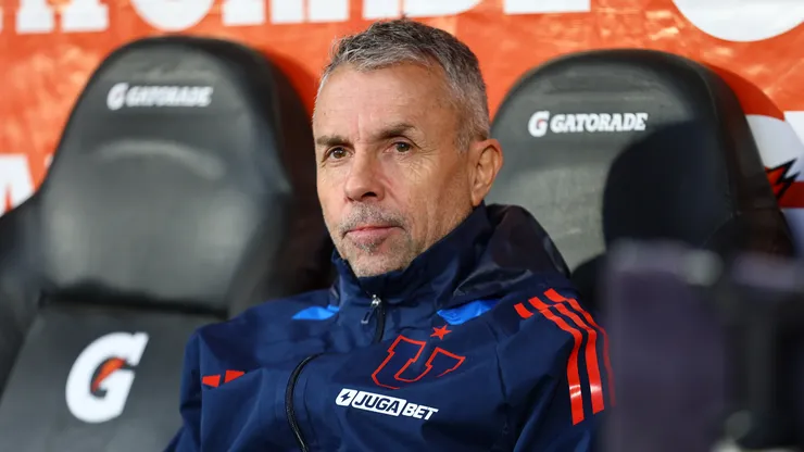 La relación entre Gustavo Álvarez y la dirigencia de Universidad de Chile está más que desgastada. (Créditos: Photosport)