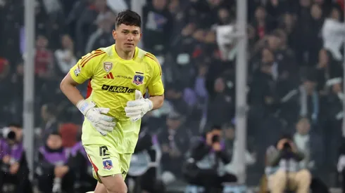 El joven portero albo no da más de felicidad tras su debut (Foto: Dragomir Yankovic/Photosport)