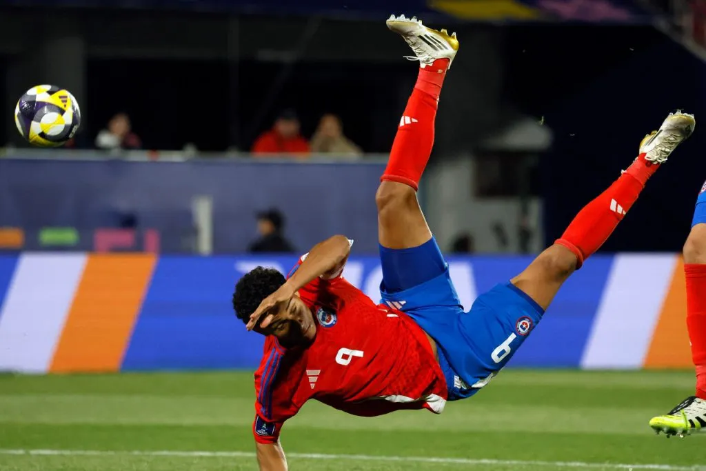 Rossel es el apuntado por los hinchas | Foto: Photosport