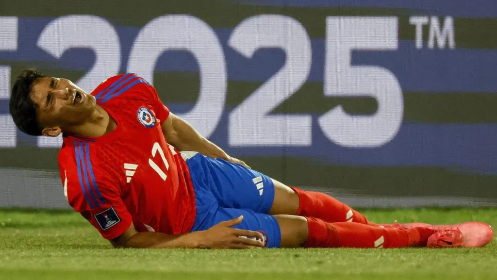 El jugador de La Roja Sub 20, Emiliano Ramos, sufrió una lesión que lo sacó con gran llanto del campo de juego  (Foto: Andres Pina/Photosport)