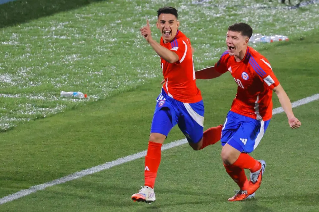 La IA deposita a La Roja en octavos de final. | Foto: Photosport