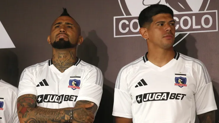 Arturo Vidal y Esteban Pavez se pelean por un puesto de titular en Colo Colo. (Foto: Photosport)
