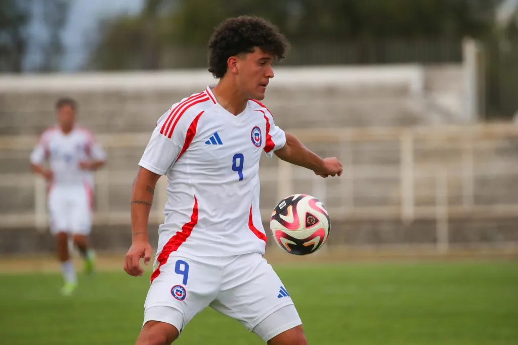 Favian Loyola ya tuvo su debut en las juveniles de La Roja | FOTO: Jonnathan Oyarzun/Photosport