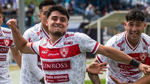 Deportes Copiapó vence a Deportes Recoleta y llega a la cima de la tabla de posiciones.