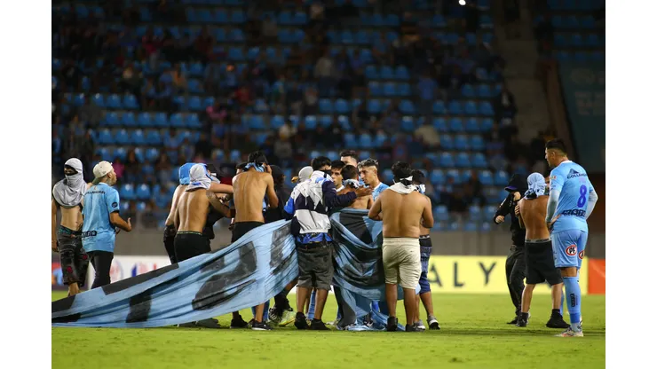 Fernando Díaz denuncia apriete de hinchas violentos de Deportes iquique.