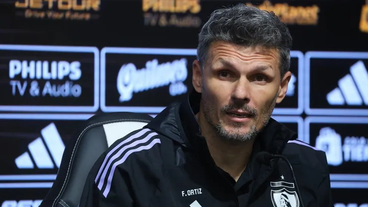 Fernando Ortiz le hace un queque a este jugador en Colo Colo
