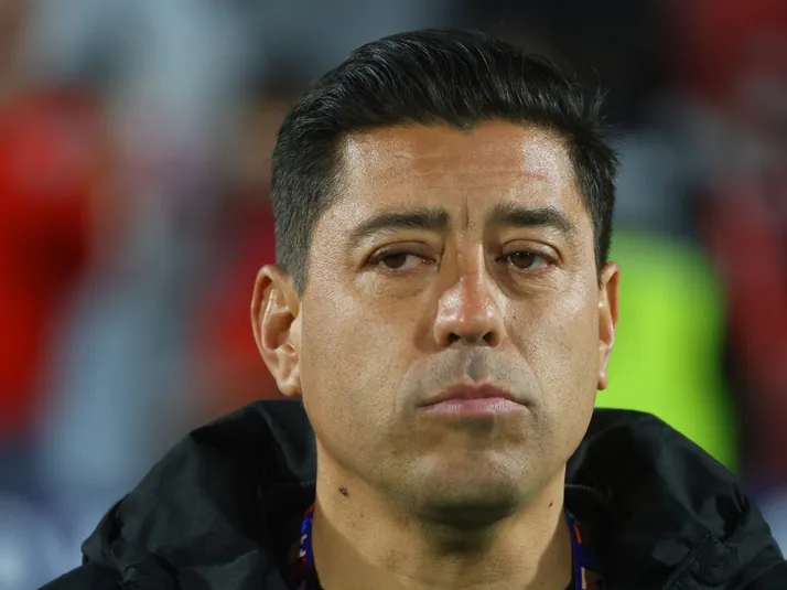 Comentarista retoma su sitio web prestándole ropa a Córdova: esto dijo