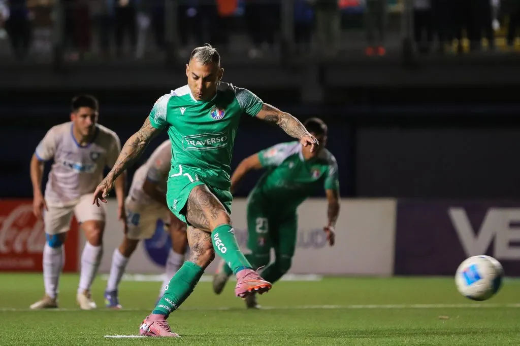 Hevia no ve con buenos ojos un regreso del actual jugador de Audax Italiano | FOTO: Felipe Zanca/Photosport