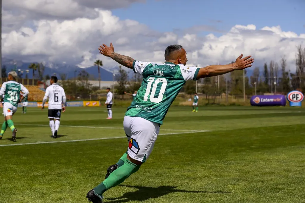 Jorge Luna marca un gol olímpico para Santiago Wanderers