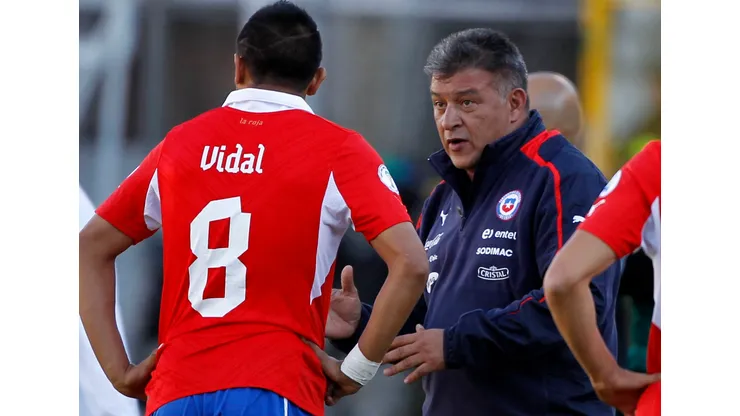 Claudio Borghi critica el doble discurso de Arturo Vidal.