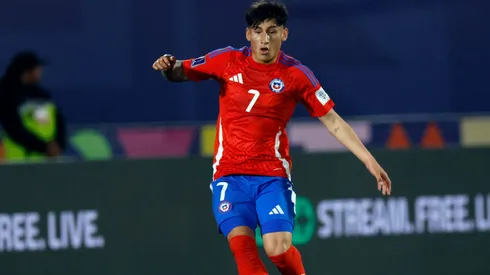 Francisco Marchant espera su oportunidad en el banco de suplentes.