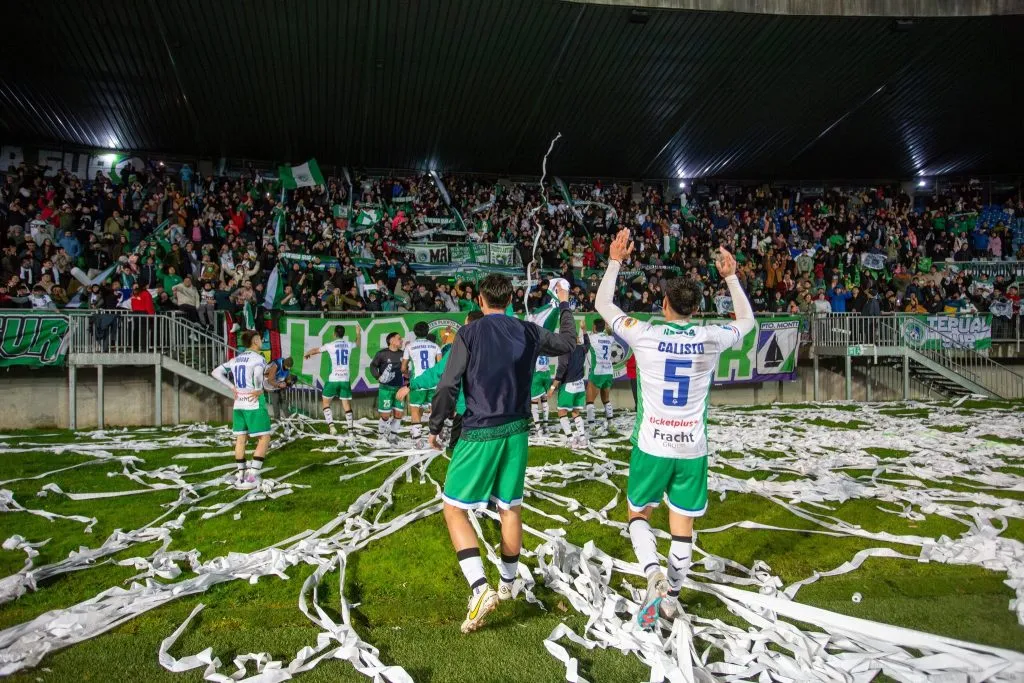 Puerto Montt mantiene vivo el sueño de ser campeón en la Segunda División (Facebook).