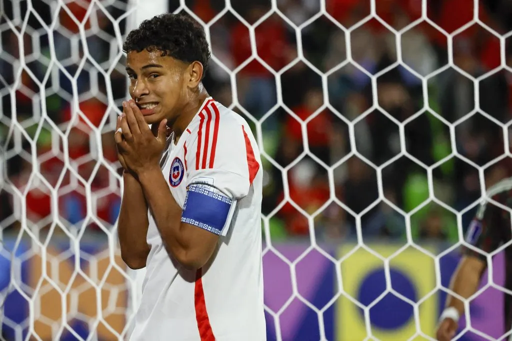 Juan Francisco Rossel lamentándose la chance clara de abrir el marcador ante México | FOTO: Andres Pina/Photosport