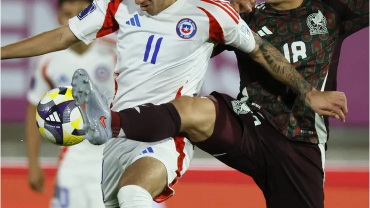 Chile pidió la tarjeta verde y la cámara no ayudó en nada para aclarar la juagada. (Foto: Andres Pina/Photosport)