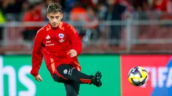 Lucas Assadi está entre algodones en La Roja: preocupa a Universidad de Chile.