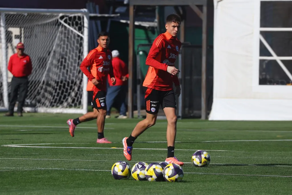 Iván Román y su llamativo cendaje en una mano | FOTO: Jonnathan Oyarzun/Photosport