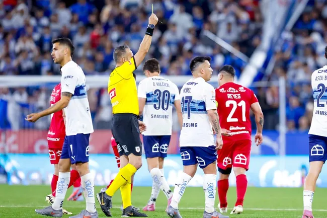 Medel vio la amarilla y queda suspendido ante Everton | Foto: Photosport