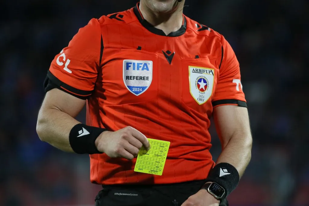 Los árbitros chilenos son apuntados por el periodista Jorge Coke Hevia | FOTO: Dragomir Yankovic/Photosport