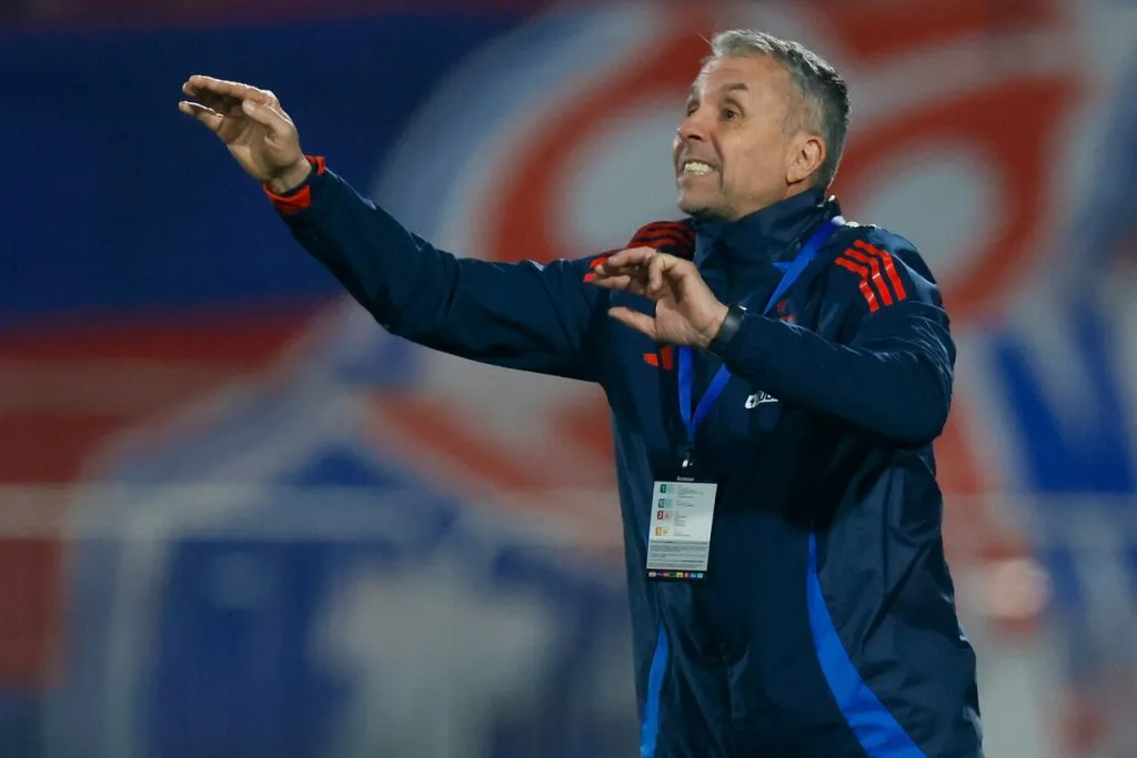 Álvarez y su decisión en la U ante La Serena | Foto: Photosport